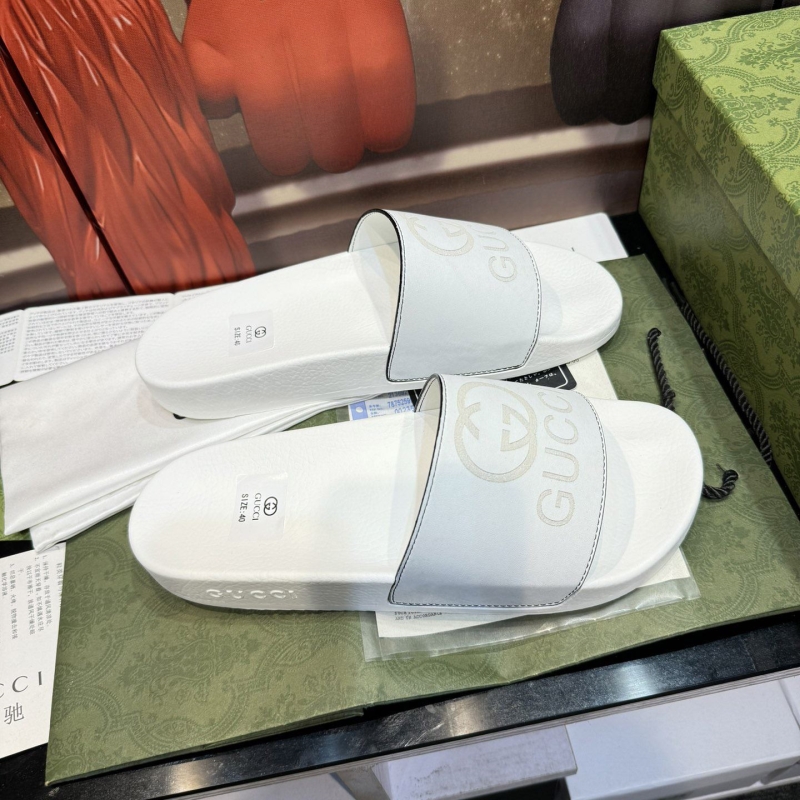 G*u*i slippers